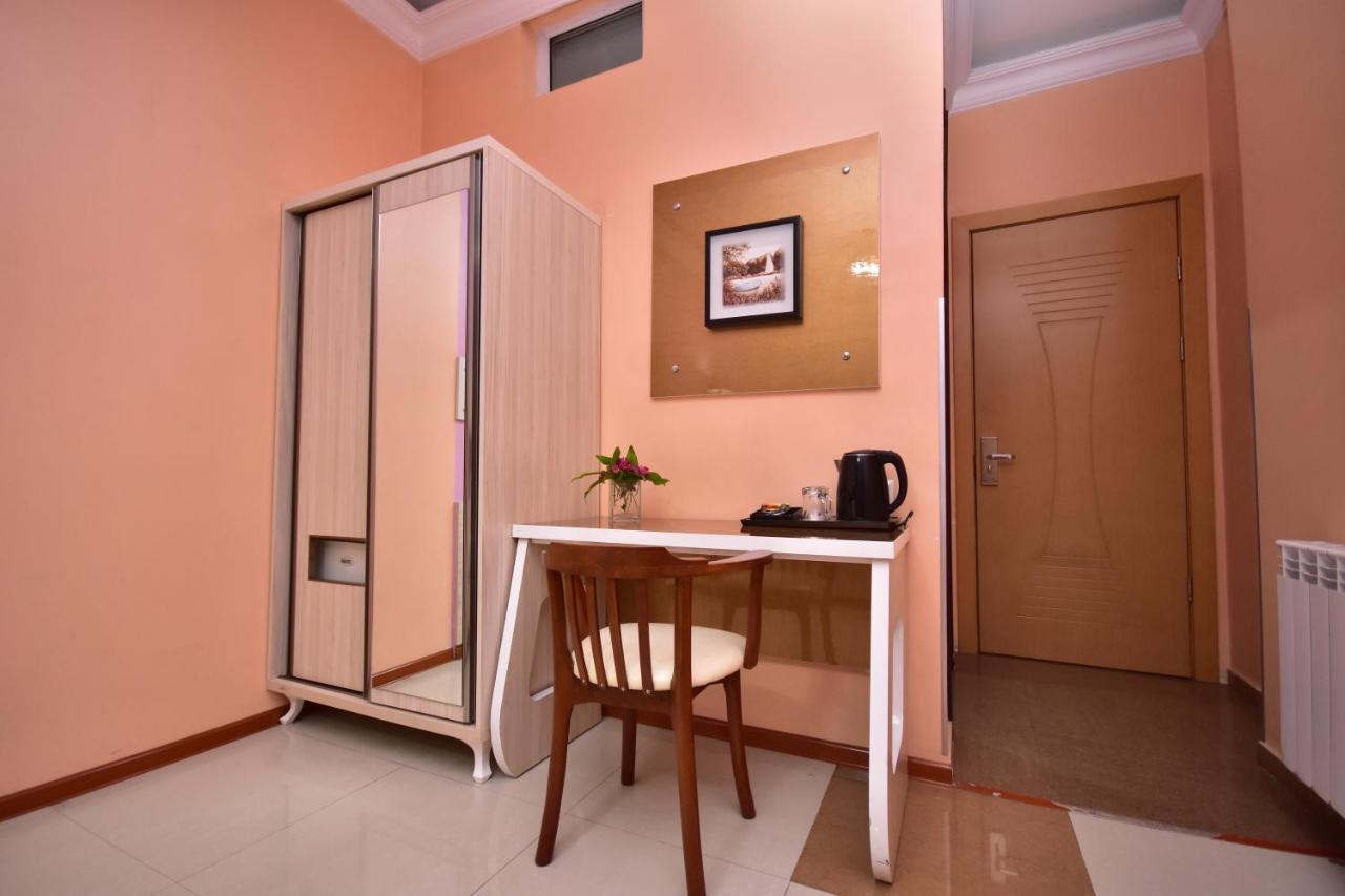 Hotel Chao Batumi Exterior photo